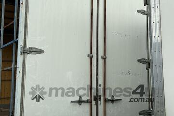 Isuzu 2002   NPR 250 Pantech