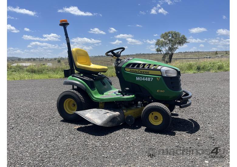 John Deere E130