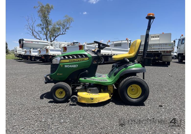 John Deere E130