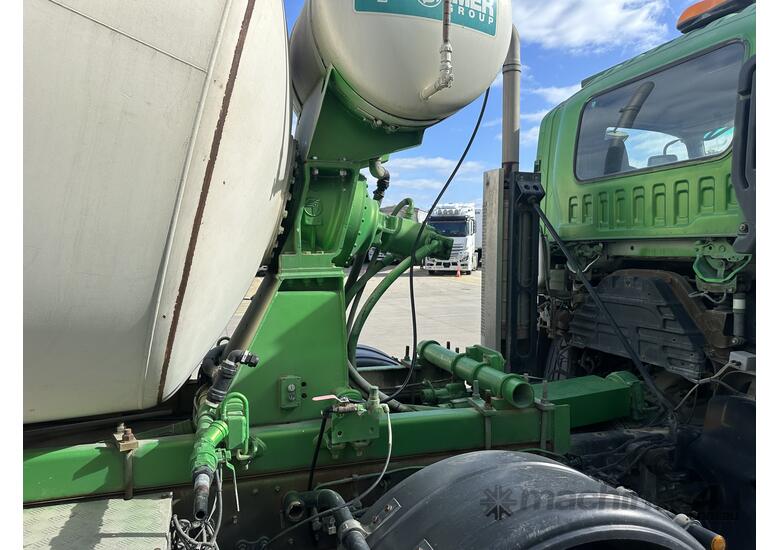 2015 Isuzu FYH 8x4 Concrete Agitator