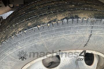 2014 Isuzu NPR 300 Crew Cab Tipper