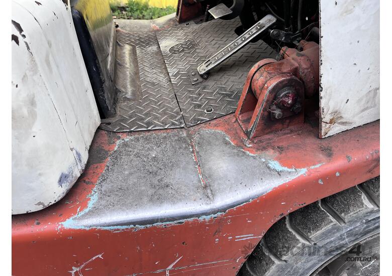 Nissan PF02 Forklift