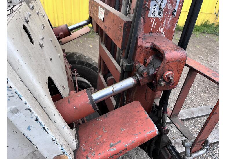 Nissan PF02 Forklift