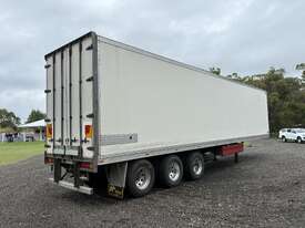 2002 Lucar Standard Tri Axle Refrigerated Pantech Trailer - picture0' - Click to enlarge