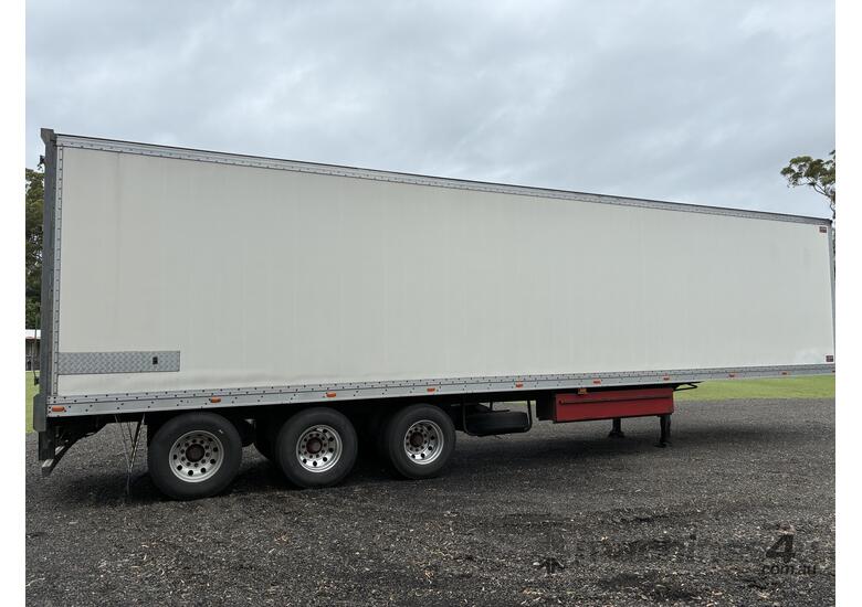 2002 Lucar Standard Tri Axle Refrigerated Pantech Trailer
