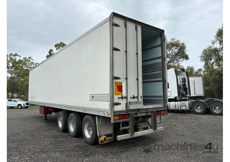 2002 Lucar Standard Tri Axle Refrigerated Pantech Trailer