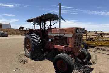 International   866D TRACTOR