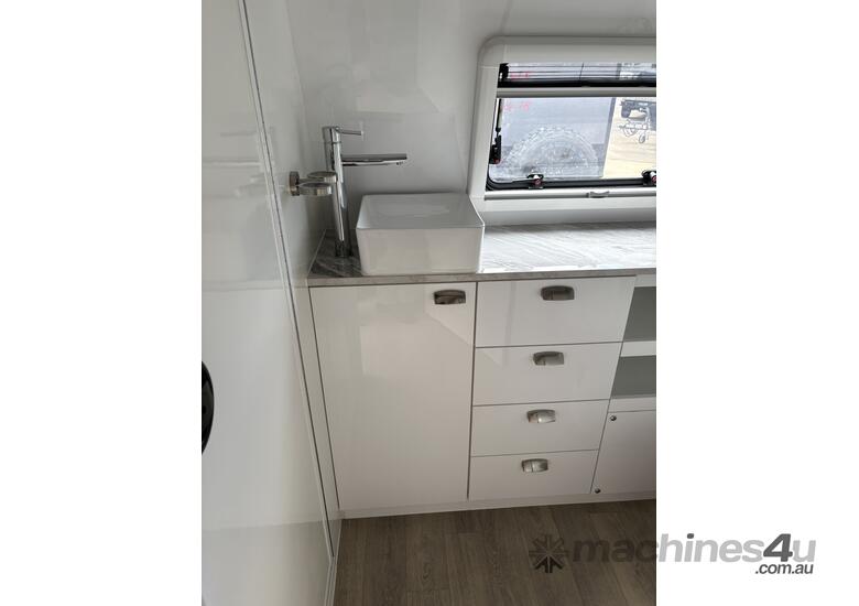 2025 Apache Top Gun 15 Off Road Caravan with Electric slide