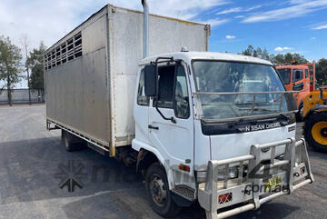 2006 Nissan UD MK240 Horse Transporter