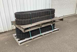 Caterpillar 239D / 249D skid steer loader tracks