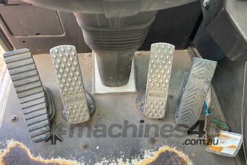 2013 Link-Belt RTC-8050 Rough Terrain Crane