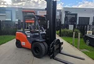 Toyota Forklift 4.5T with Rotator (Unit#: AU479)
