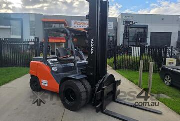 Toyota Forklift 4.5T with Rotator (Unit#: AU479)