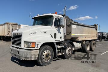Mack 2004   ML 8x4 Tipper