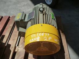 TOSHIBA 25HP 3 PHASE ELECTRIC MOTOR/ 2960RPM - picture0' - Click to enlarge