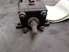 PARKER PNEUMATIC CYLINDER ASSEMBLY 2 INCH BORE#P - picture1' - Click to enlarge