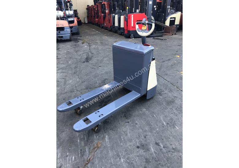 Used Crown CROWN Electric Pallet Mover Pallet Truck Jack Powered Pallet