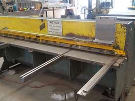 Metal Guillotine - Kleen for sale 2.4m x 4mm. Used - picture0' - Click to enlarge