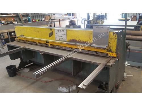 Metal Guillotine - Kleen for sale 2.4m x 4mm. Used