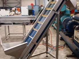 Incline Cleated Belt Conveyor. - picture1' - Click to enlarge