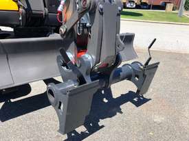 NEW MECALAC CONNECT TO UNIVERSIAL SKID STEER ADAPTOR HITCH - picture0' - Click to enlarge