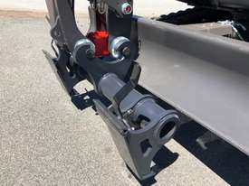 NEW MECALAC CONNECT TO UNIVERSIAL SKID STEER ADAPTOR HITCH - picture0' - Click to enlarge