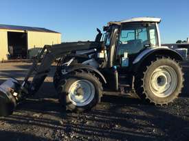 Valtra  N124H FWA/4WD Tractor - picture0' - Click to enlarge