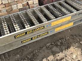 Loading ramps digger brand 6.2 tonne - picture0' - Click to enlarge