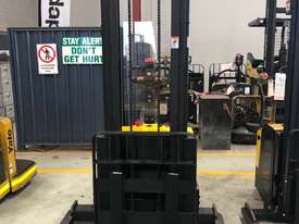Fully Maintained Ex-Demo 1.6T Electrick Stacker - picture0' - Click to enlarge