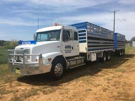 Freightliner FL112 Stock/Cattle crate Truck - picture0' - Click to enlarge