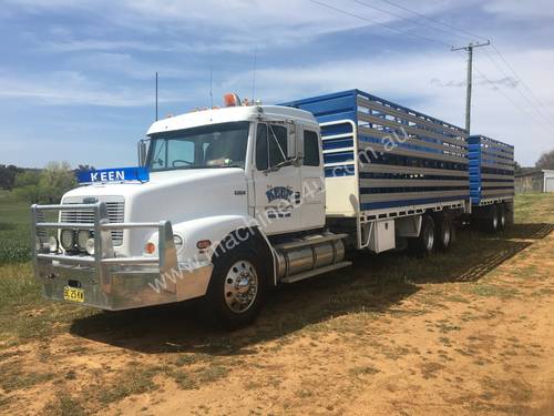 Freightliner FL112 Stock/Cattle crate Truck