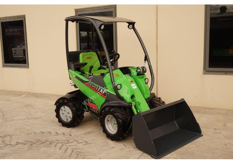 caption Avant 225 W/ General Bucket
