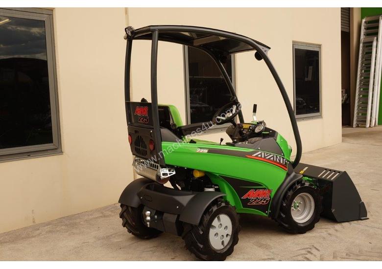caption Avant 225 W/ General Bucket