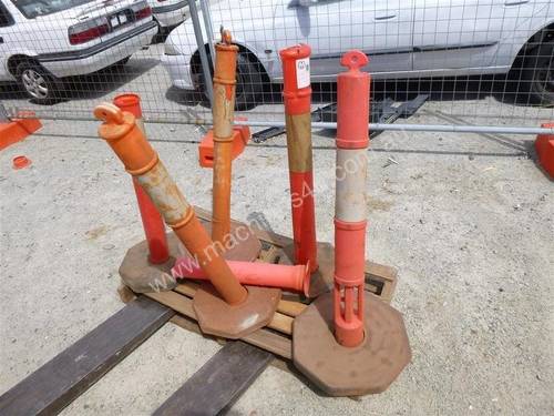 5X Plastic Bollards With Bases