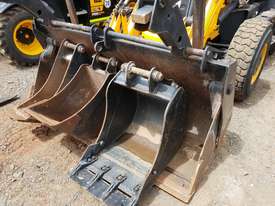 JCB BACK HOE 3CX - picture0' - Click to enlarge