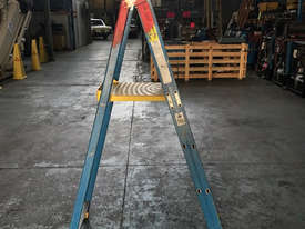 Bailey Platform Ladder Fiberglass 1.2 Meter  - picture2' - Click to enlarge