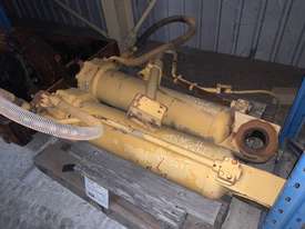 CATERPILLAR 988F TILT CYLINDERS - picture1' - Click to enlarge