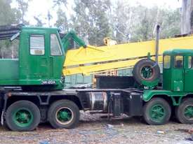 KATO 20 ton mobile crane on Mack 8 x 4 truck - picture0' - Click to enlarge