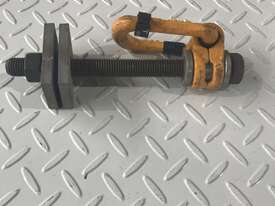 Yoke Swivel Lifting Point G100 WLL 1.5 Tonne 8-211-015 - picture2' - Click to enlarge