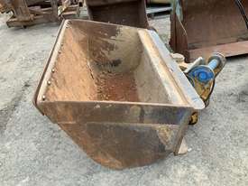 15 ton Excavator tilt mud bucket - picture1' - Click to enlarge