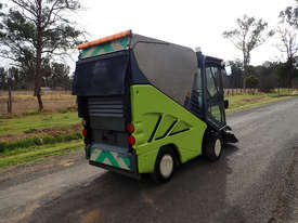 Green Machine 636HS Sweeper Sweeping/Cleaning - picture2' - Click to enlarge