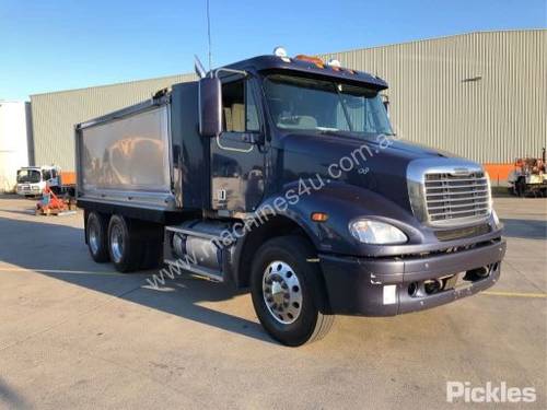 2007 Freightliner Columbia CL112 FLX