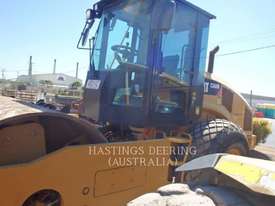 CATERPILLAR CS68B Vibratory Single Drum Smooth - picture1' - Click to enlarge