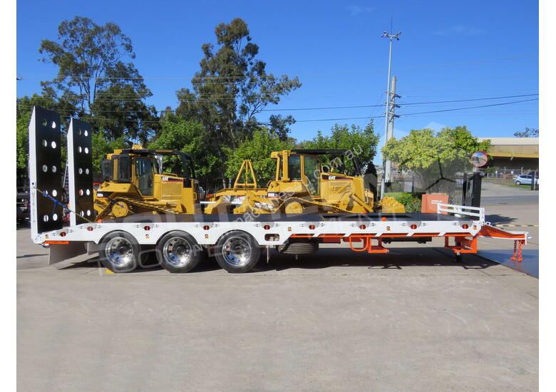 caption Interstate trailers ELITE Tri Axle Heavy Duty 28 Ton Tag Trailer ATTTAG