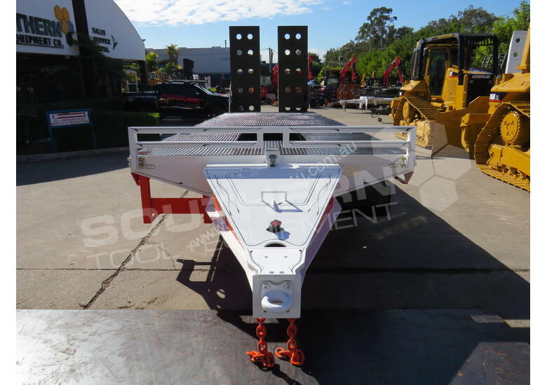 caption Interstate trailers ELITE Tri Axle Heavy Duty 28 Ton Tag Trailer ATTTAG