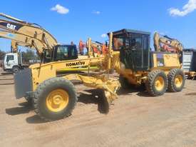 Komatsu GD530A-2 Grader - picture0' - Click to enlarge