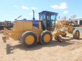Komatsu GD530A-2 Grader - picture2' - Click to enlarge