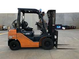 Toyota 32-8FG25 Container Forklift - The ever reliable 8 series!  - picture0' - Click to enlarge