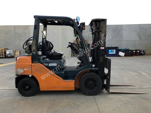Toyota 32-8FG25 Container Forklift - The ever reliable 8 series! 