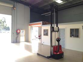 HC 1.2T  Range Pallet Stacker - picture1' - Click to enlarge
